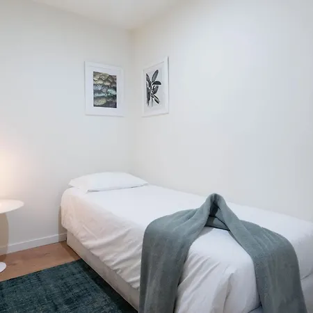Domus 21 - Entreparedes Apartment Porto