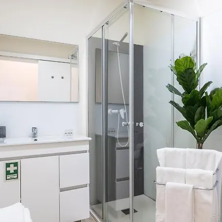 Domus 21 - Entreparedes * Oporto