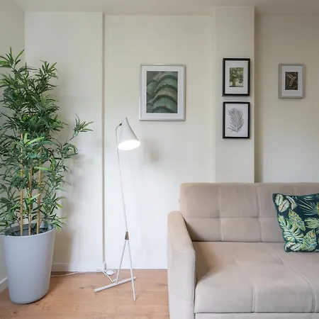 Domus 21 - Entreparedes 아파트