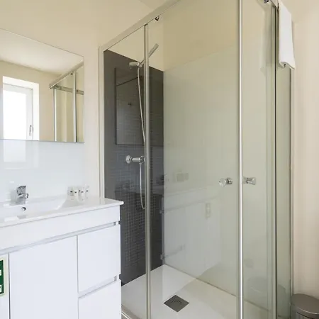 Domus 21 - Entreparedes * Oporto