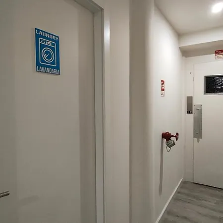 Domus 21 - Entreparedes * Porto