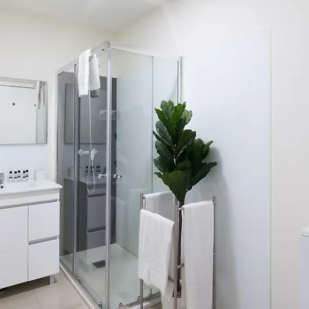 Domus 21 - Entreparedes * Oporto