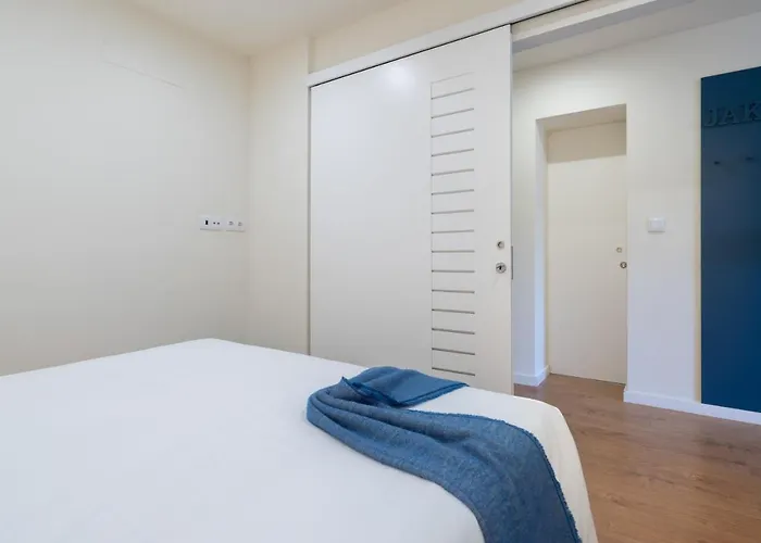 Domus 21 - Entreparedes Apartment *