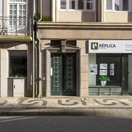 Domus 21 - Entreparedes