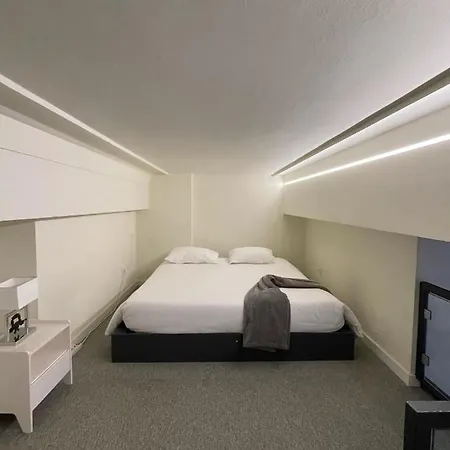 Domus 21 - Entreparedes * Порту