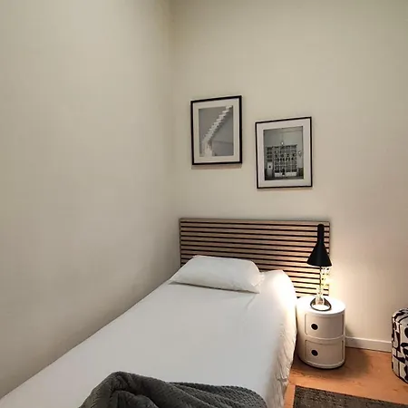 Domus 21 - Entreparedes Apartmán *