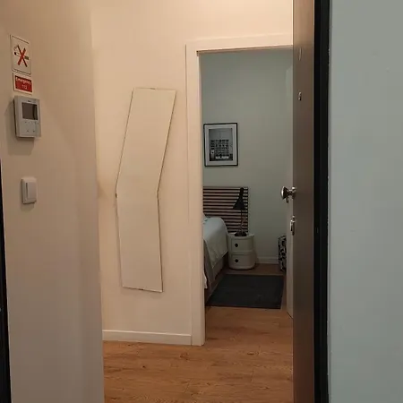 Domus 21 - Entreparedes Apartmán *