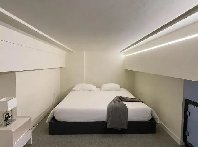 Domus 21 - Entreparedes * פורטו