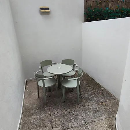 Domus 21 - Entreparedes