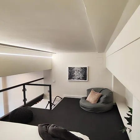 Domus 21 - Entreparedes Apartman *